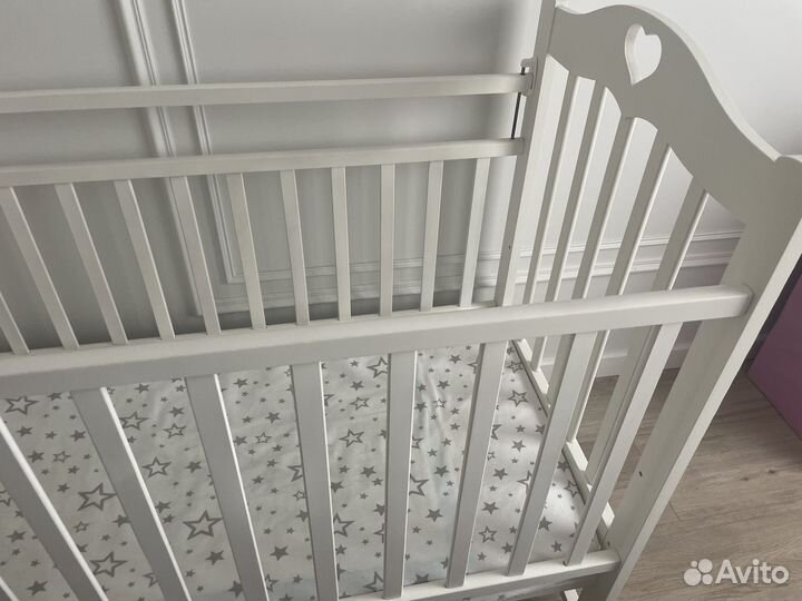 Детская кроватка с матрасом