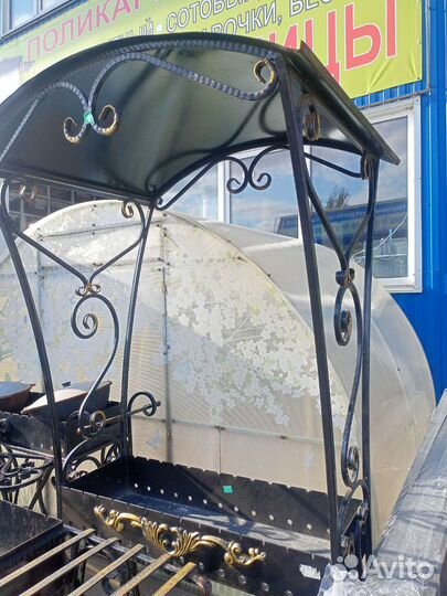 Мангал с крышей