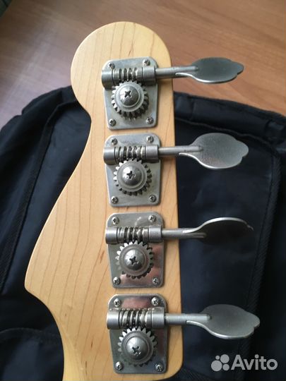 Бас- гитара «Fender Jazz Bass