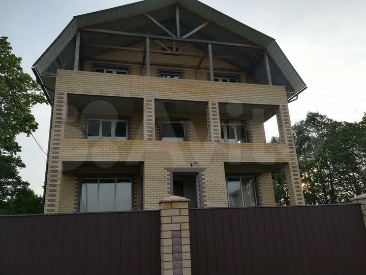 Коттедж 400 м² на участке 8,5 сот.