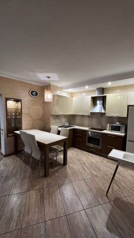 2-к. квартира, 70 м², 10/18 эт.