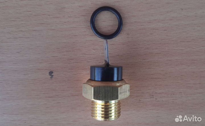 Датчик включения вентилятора Honda CB 400