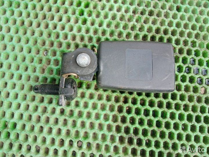 Фиксатор ремня Mitsubishi Colt