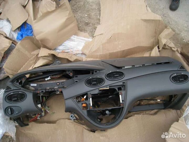 Ford focus 1 торпедо панель