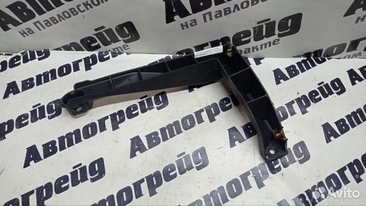 Крепление бампера заднее правое Volkswagen Touareg