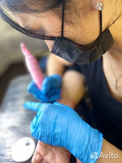 Модель на мини тату