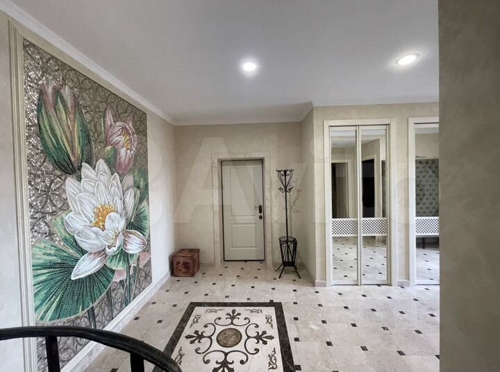 Дом 423 м² на участке 6 сот.