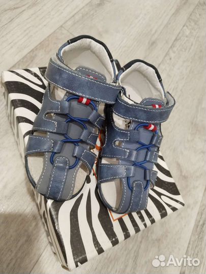Сандали новые