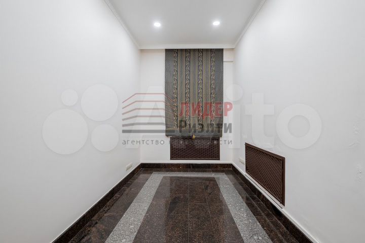 5-к. квартира, 133 м², 1/4 эт.