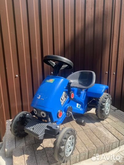Синий трактор каталка