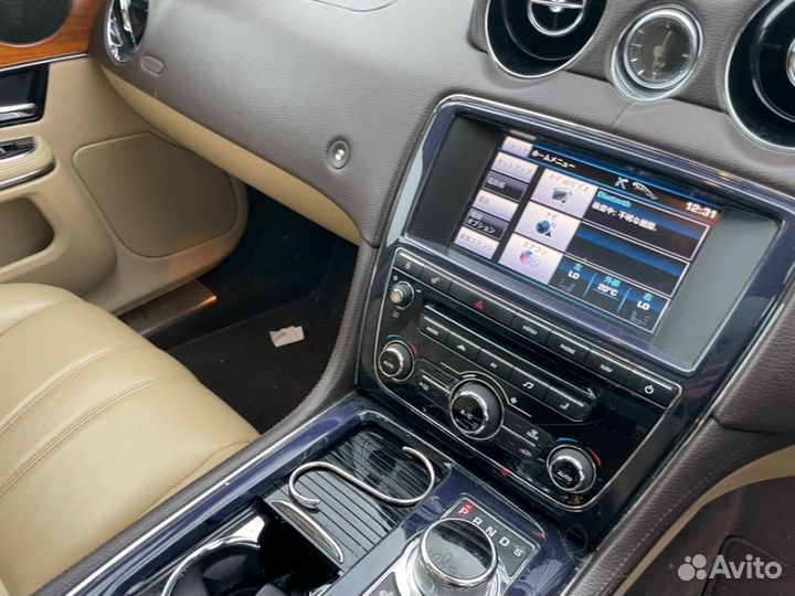 В разборе Jaguar XJ (X351) 2013г. 2,0л. 240 л/с
