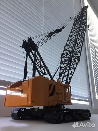 Модель гусеничного крана 1:50