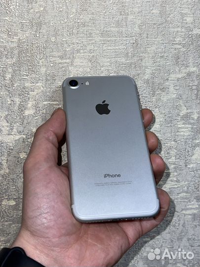 iPhone 7, 32 ГБ