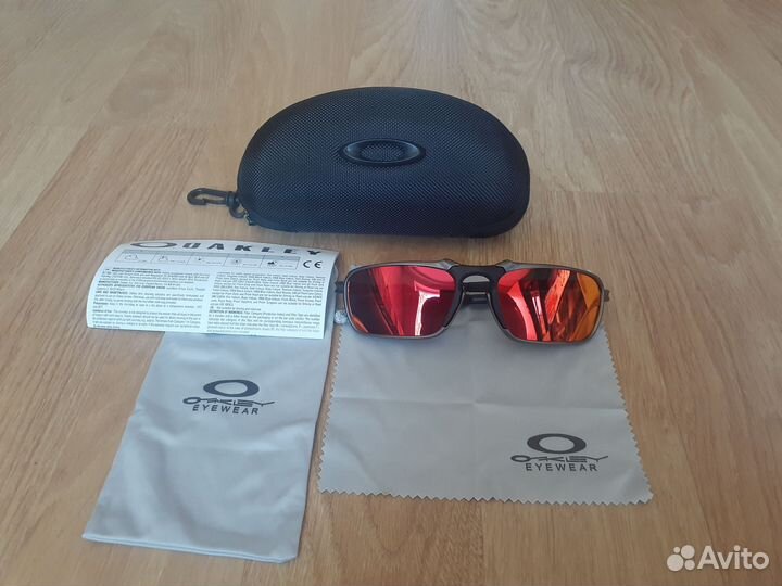 Солнцезащитные очки Oakley Badman