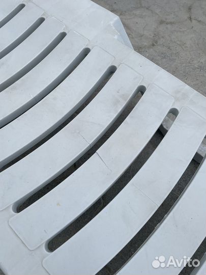 Шезлонг пластиковый