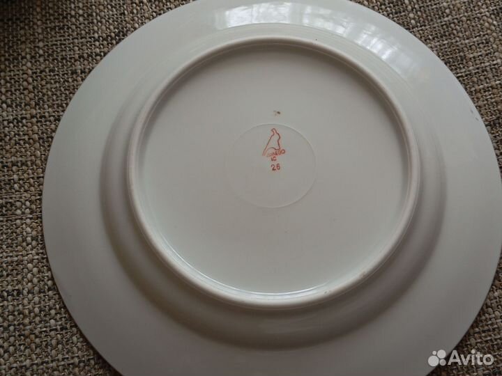 Тарелки суповые и десертные