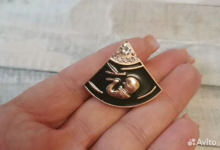 Брошь для репродуктолога, гинеколога