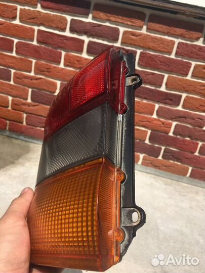Задний фонарь Nissan Serena 91-93 г. в