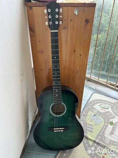Акустическая гитара