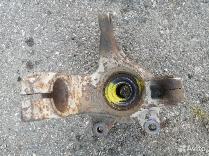 Ступица передняя правая Ford Fusion 2005