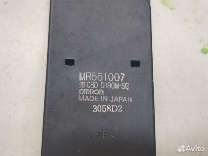 Кнопка стеклоподъемника Mitsubishi Montero Sport