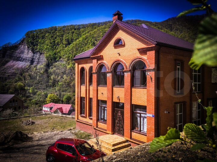 Дом 240 м² на участке 8 сот.