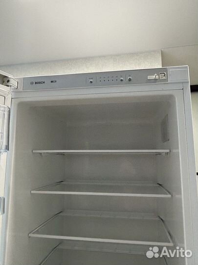 Продаю холодильник bosch KGV39X25/03
