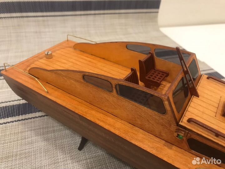 Модель катера, яхты из дерева 