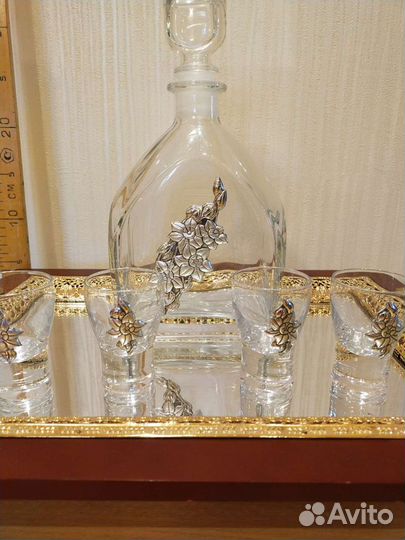 Графин с рюмками