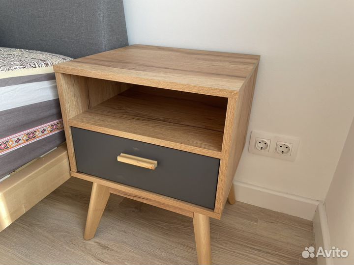 Тумба прикроватная