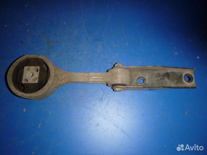 Опора двигателя задняя skoda rapid 2013