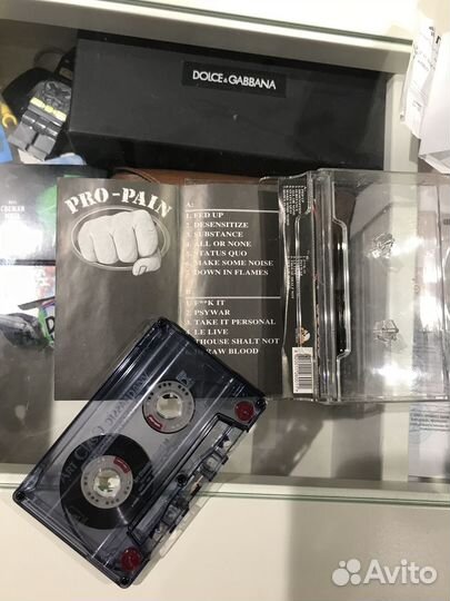 Аудиокассеты с буклетами металл, около-металл банд