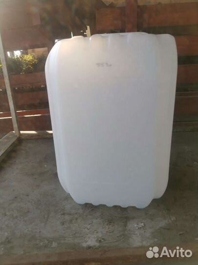 Канистры пластиковые бу 20-24 литров