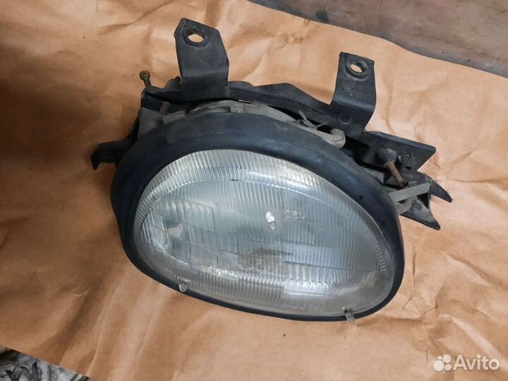 Передняя правая фара Dodge Neon