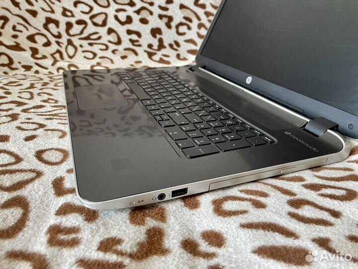 Мощный большой ноутбук HP SSD,4 ядра,2 видеокарты