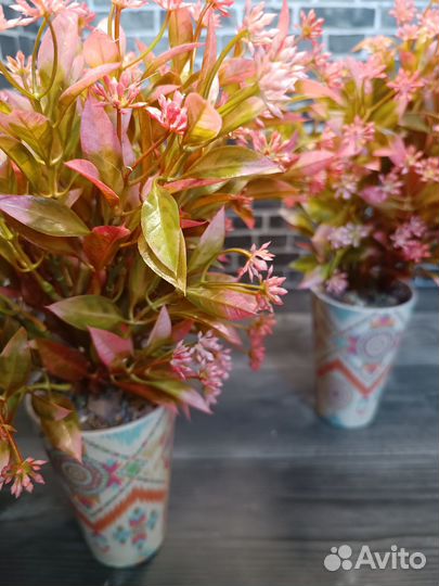 Интерьерная композиция из искусственных цветов