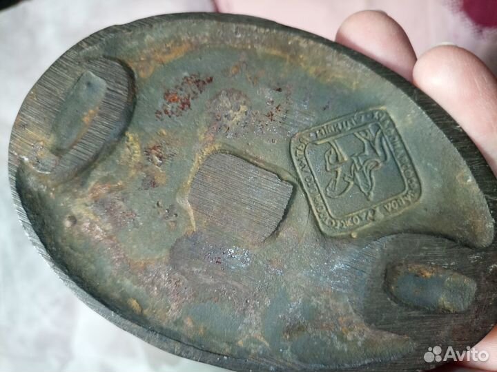 Латунная пепельница и лучник каслинское литье