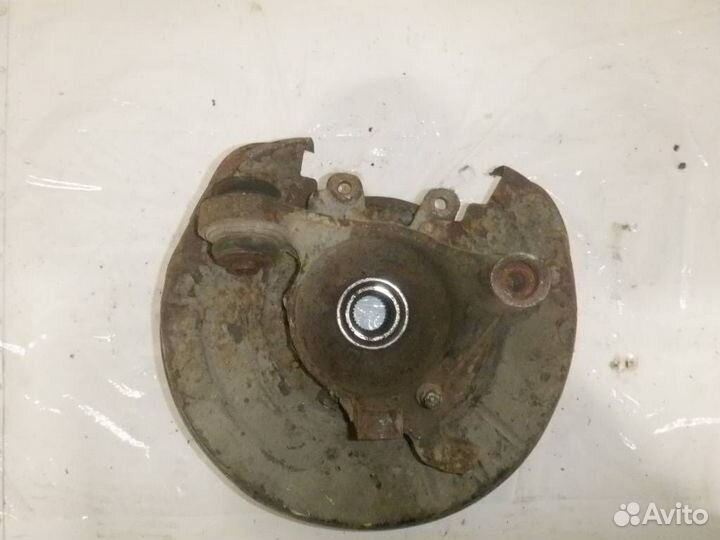 Кулак задний левый бмв 7 E38