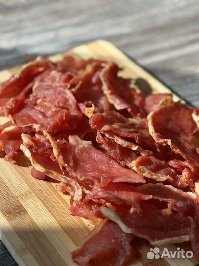 Снеки,Мясные чипсы, Колбаски,Карпаччо,Гренки