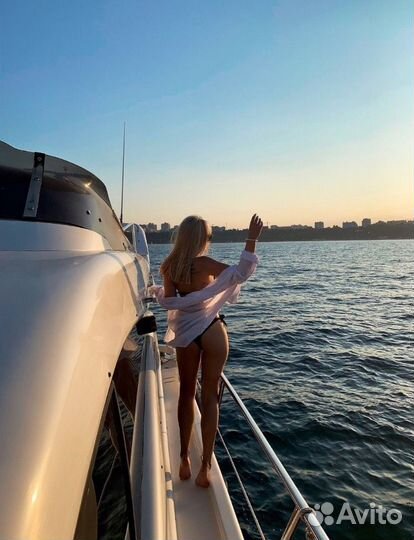 Аренда моторной яхты azimut 80в Сочи