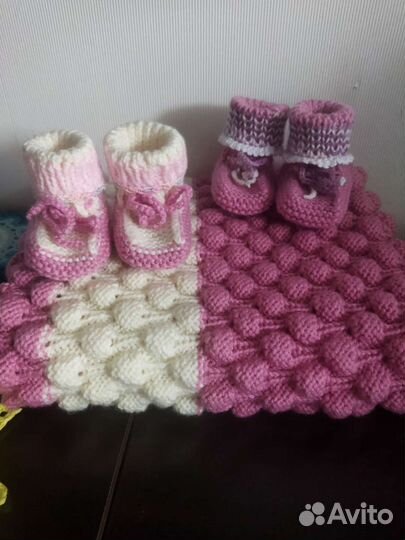 Детские пледы, пинетки, салфетки