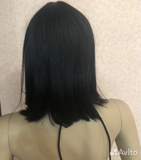 Густой парик по плечи с челкой