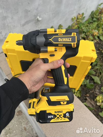 Гайковерт аккумуляторный Dewalt 1800 N.m