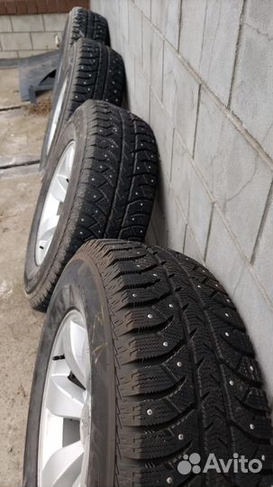 Bridgestone Ice Cruiser 7000 245/70 R16