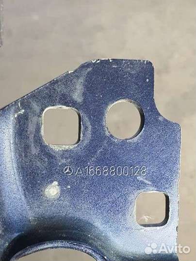 Петля капота mercedes