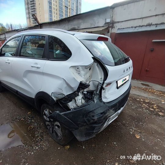 LADA XRAY Cross 1.6 CVT, 2019, битый, 178 000 км