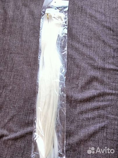 Волосы на заколках блонд