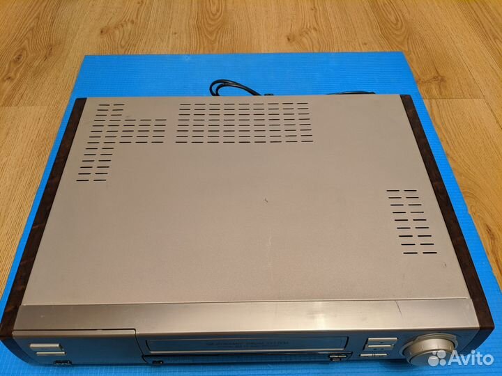 Видеомагнитофон S-VHS JVC HR-S9400E