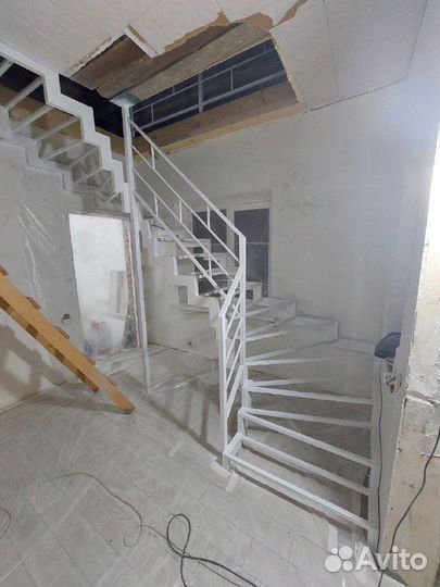 Металлическая лестница
