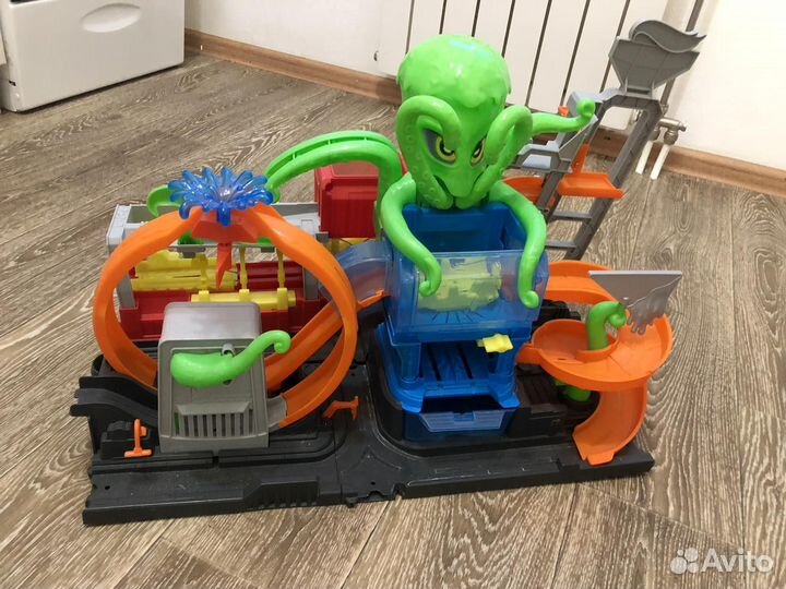 Монстр трак Hot Wheels